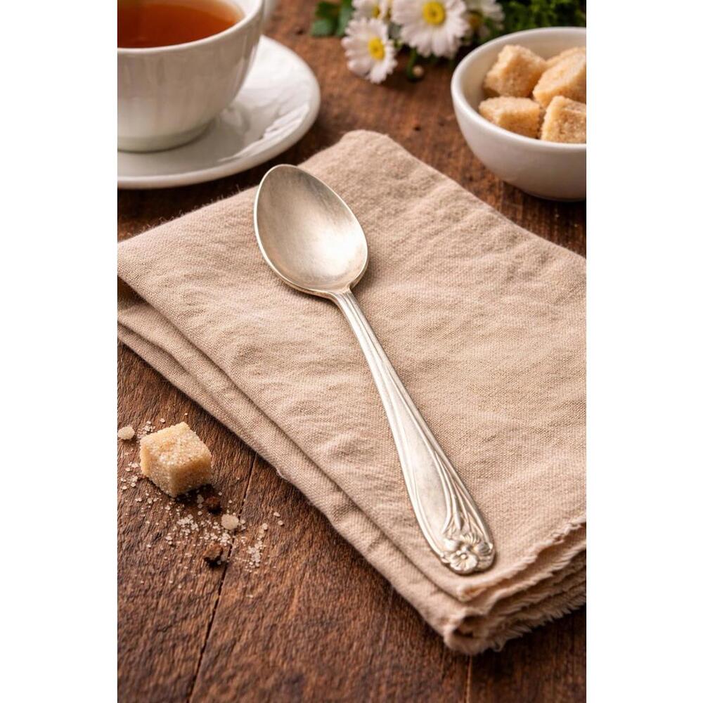 1847 Rogers Bros International Silver 1950s Daffodil Silverplate Teaspoon, 6”